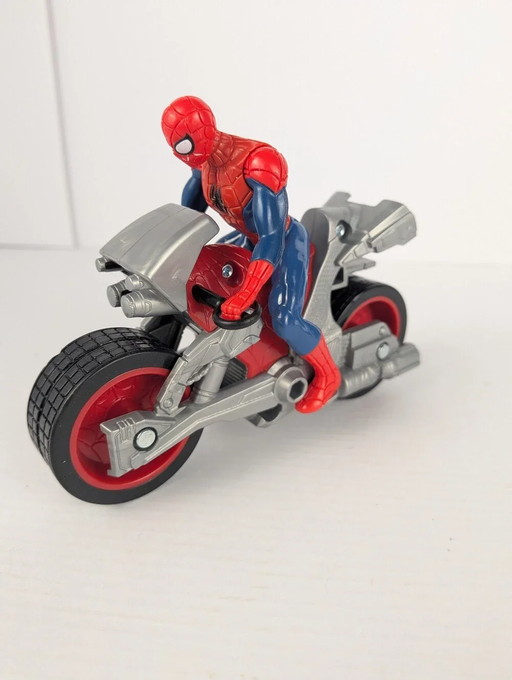 Hasbro Marvel Ultimate Spider-Man Blast 'N Go Spider Cycle Vehicle Set